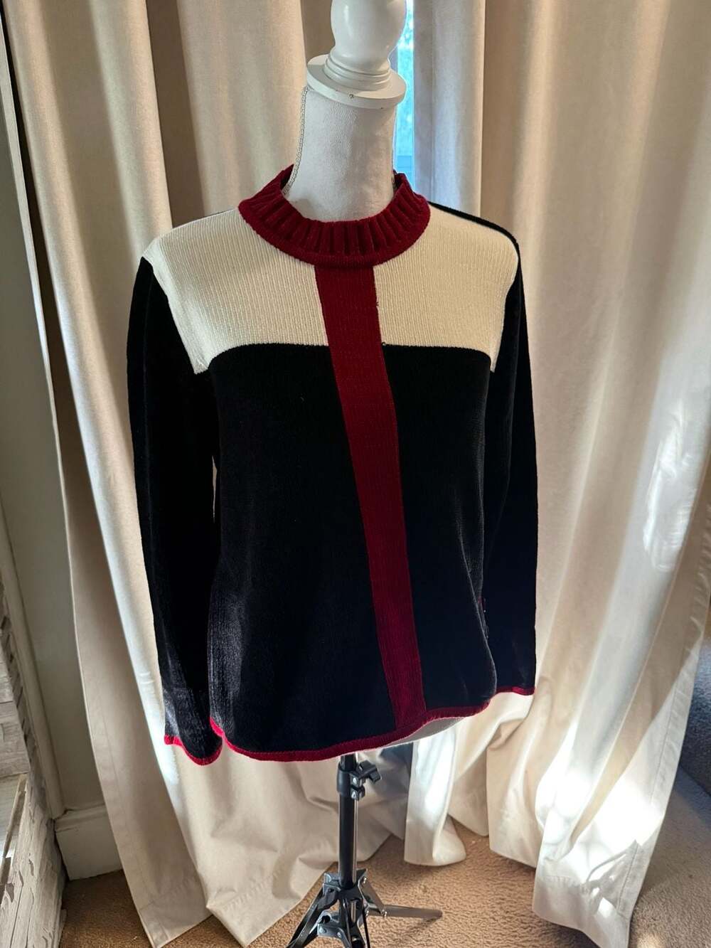 Cable-knit cardigan with contrasting stripes